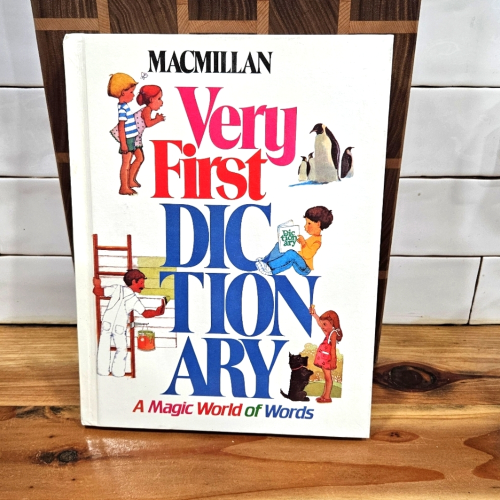 Macmillan Very First Dictionary  - A Magic World of Words